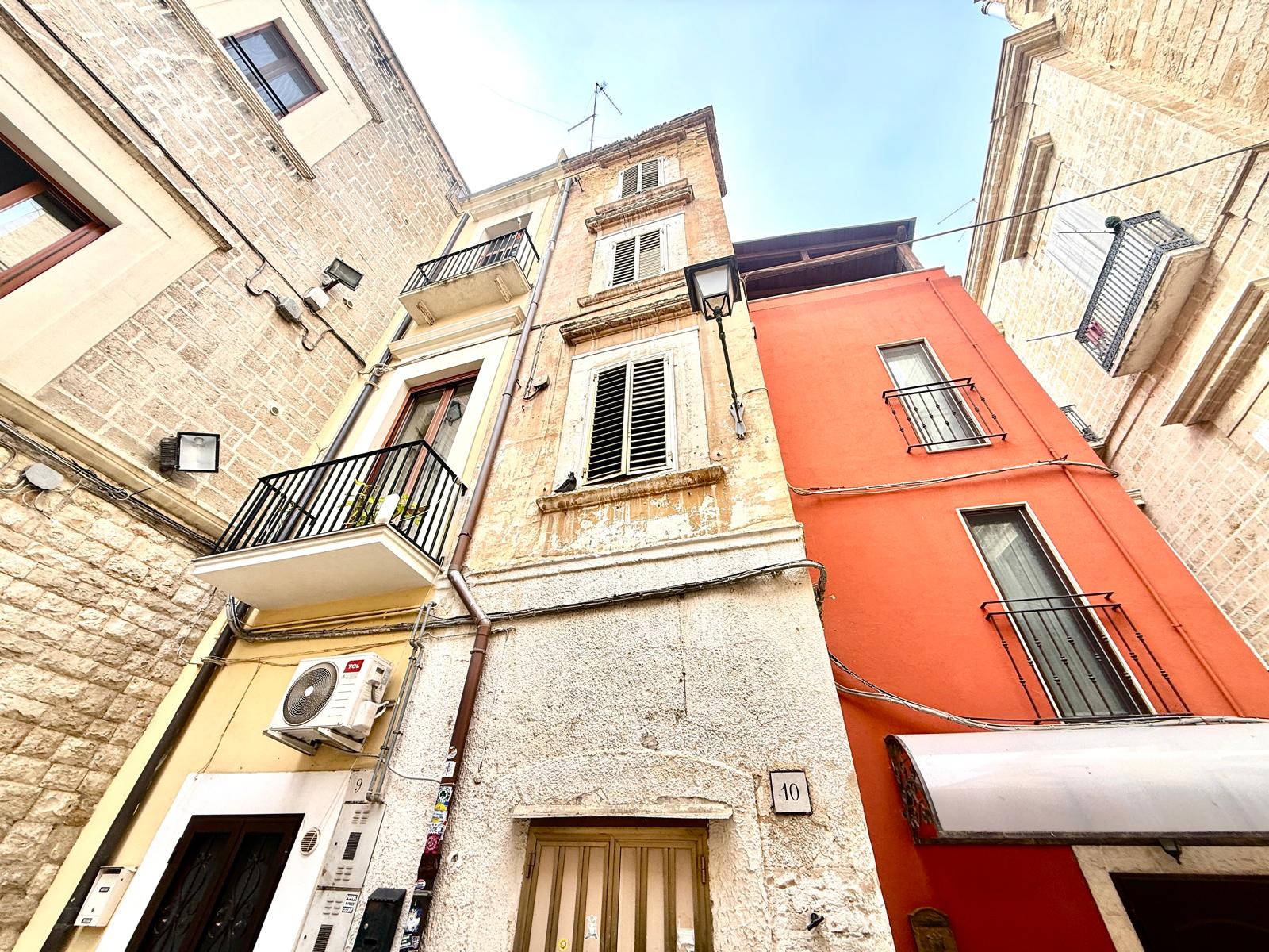 Bari Vecchia (Strada San Luca) terratetto da ristrutturare